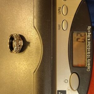 10 k white gold ring half a kt.